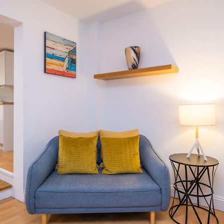 Modern Apt Near Gardens With Large Decking Area - Vivre Retreats บอร์นมัธ ภายนอก รูปภาพ