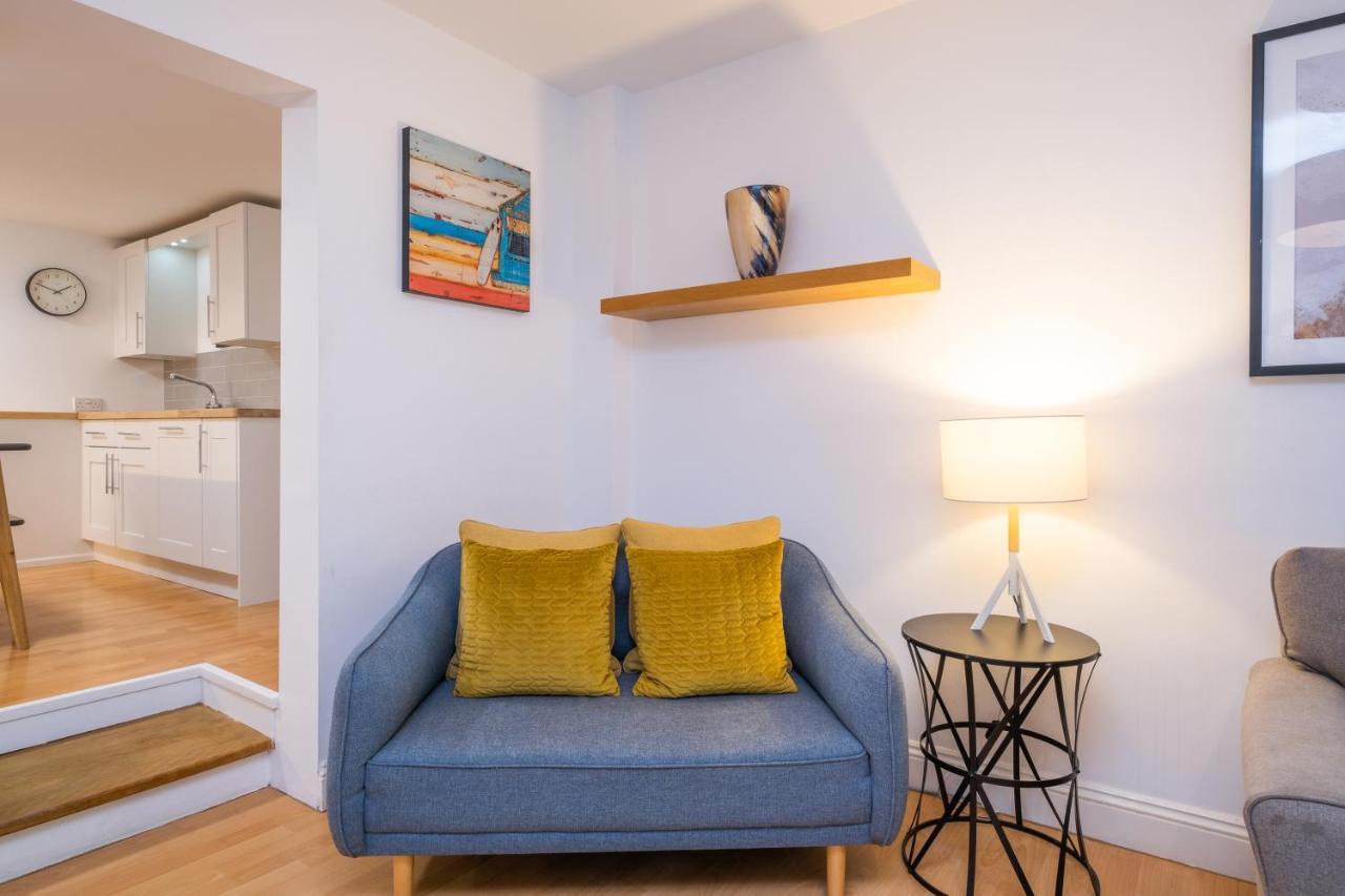 Modern Apt Near Gardens With Large Decking Area - Vivre Retreats บอร์นมัธ ภายนอก รูปภาพ
