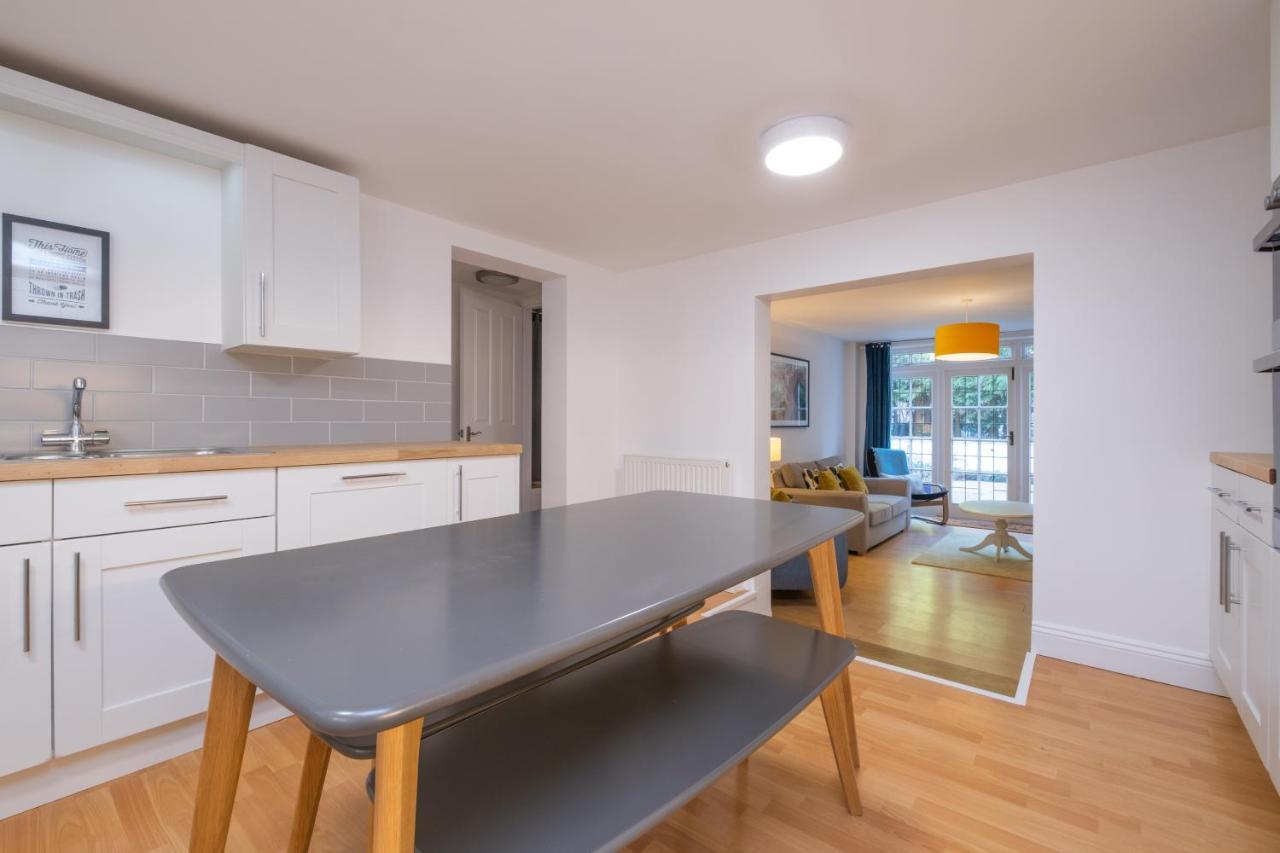 Modern Apt Near Gardens With Large Decking Area - Vivre Retreats บอร์นมัธ ภายนอก รูปภาพ