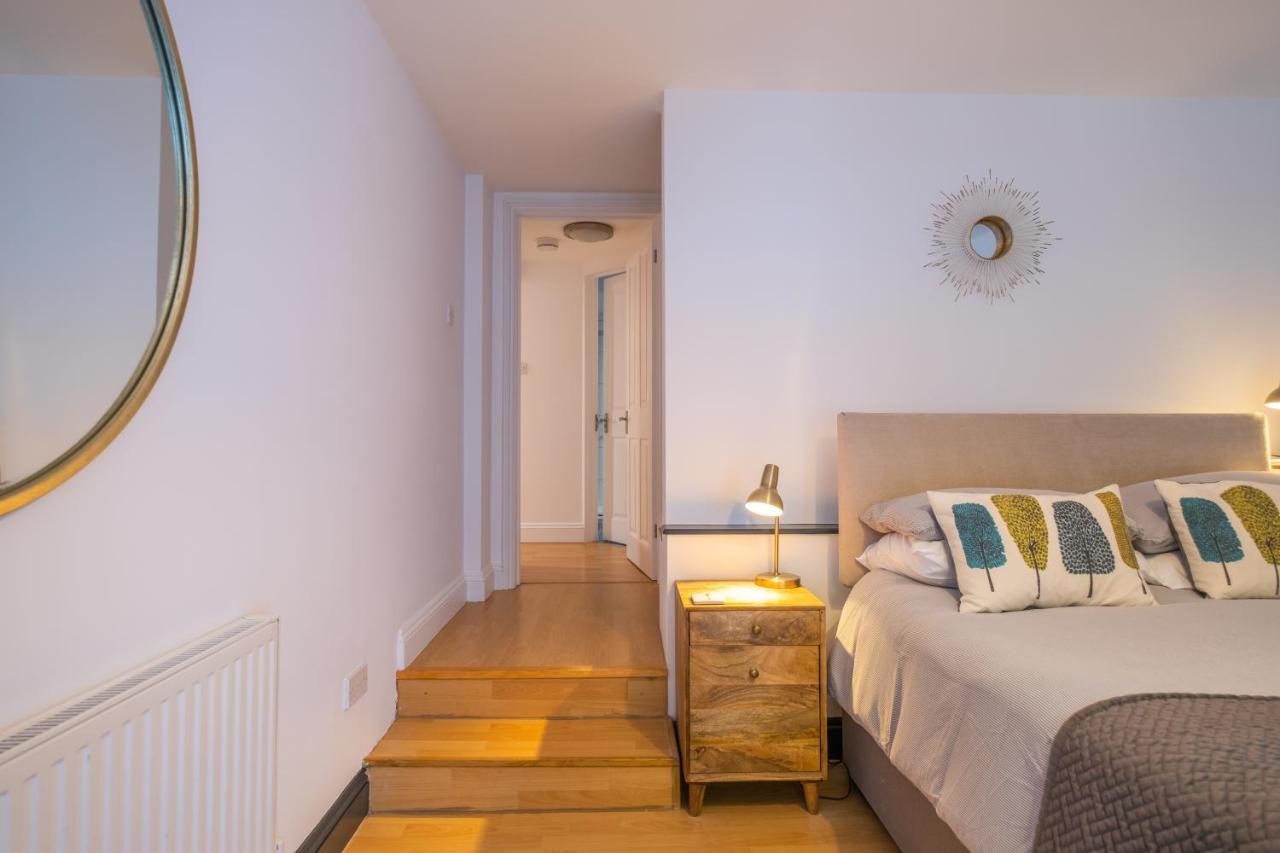 Modern Apt Near Gardens With Large Decking Area - Vivre Retreats บอร์นมัธ ภายนอก รูปภาพ