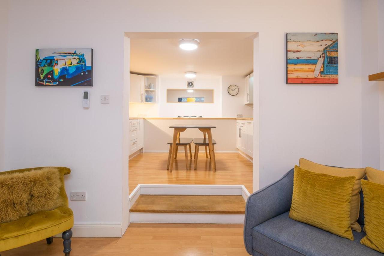 Modern Apt Near Gardens With Large Decking Area - Vivre Retreats บอร์นมัธ ภายนอก รูปภาพ