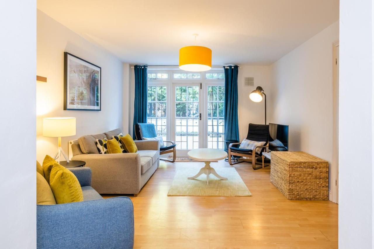 Modern Apt Near Gardens With Large Decking Area - Vivre Retreats บอร์นมัธ ภายนอก รูปภาพ