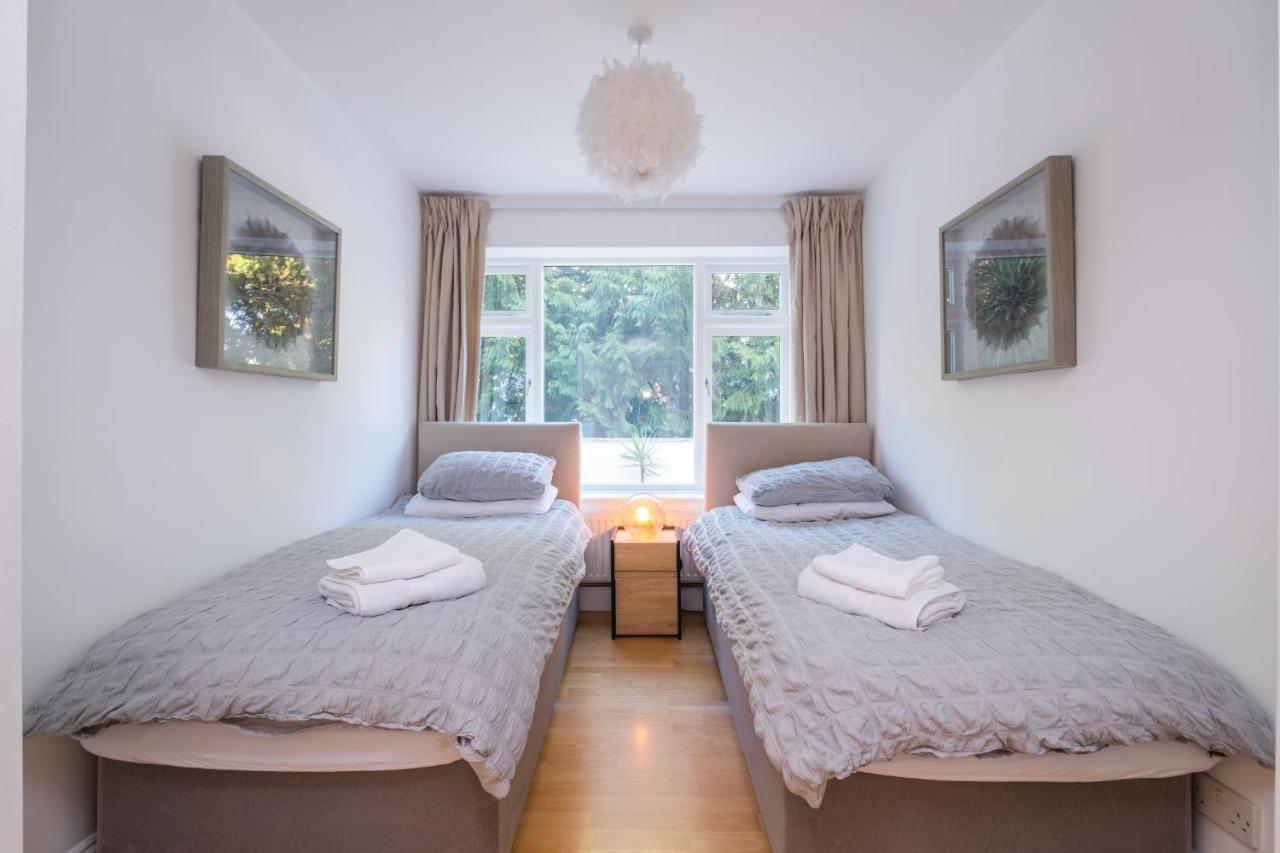 Modern Apt Near Gardens With Large Decking Area - Vivre Retreats บอร์นมัธ ภายนอก รูปภาพ