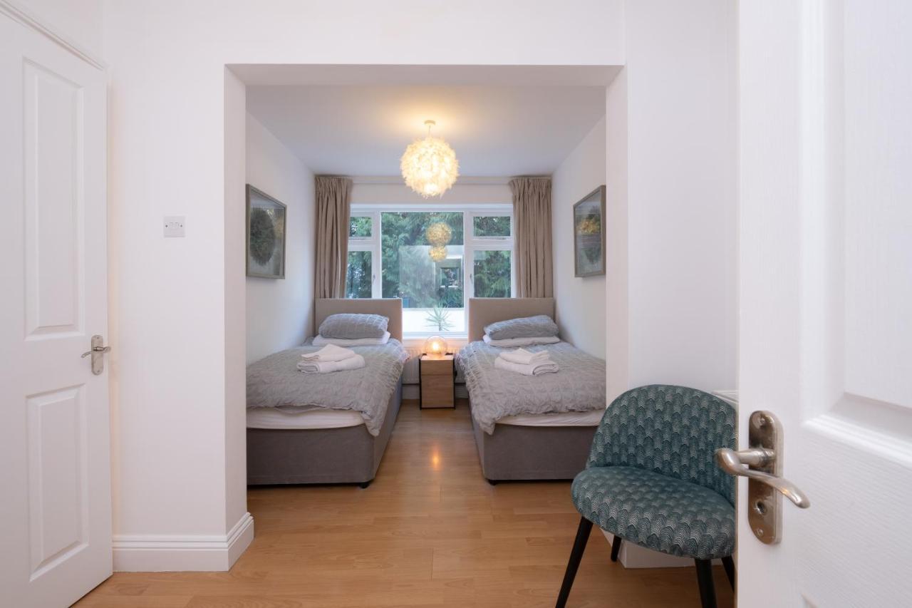 Modern Apt Near Gardens With Large Decking Area - Vivre Retreats บอร์นมัธ ภายนอก รูปภาพ
