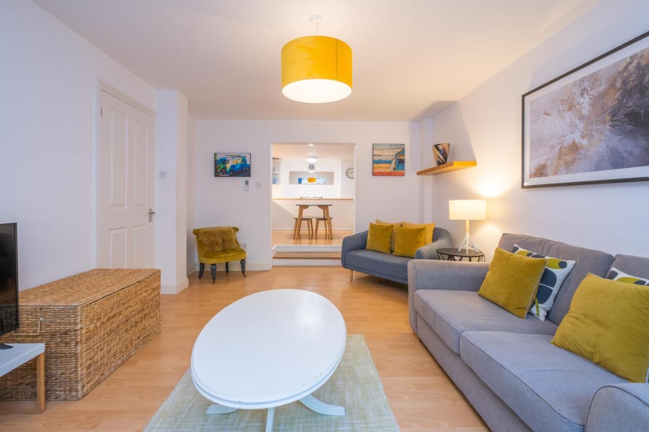 Modern Apt Near Gardens With Large Decking Area - Vivre Retreats บอร์นมัธ ภายนอก รูปภาพ