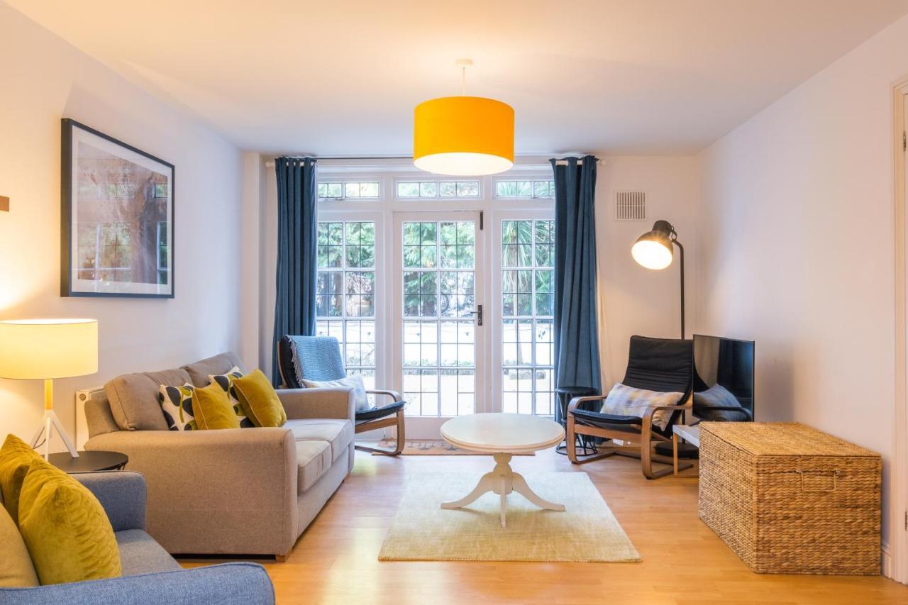 Modern Apt Near Gardens With Large Decking Area - Vivre Retreats บอร์นมัธ ภายนอก รูปภาพ