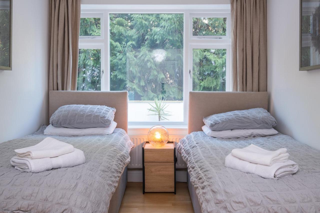 Modern Apt Near Gardens With Large Decking Area - Vivre Retreats บอร์นมัธ ภายนอก รูปภาพ
